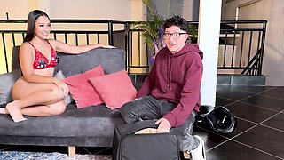 pervert latina with natural Body invite the delivery to fuck her house party. Daniela andrea, Pipe Boy