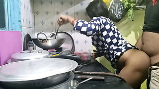 Indian Maid Fucked by Boss in Saree - Clear Hindi Audio - Desi Homemade Sex