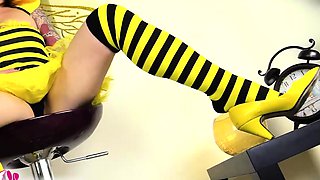 Hot cosplayer shows feet in bee costume