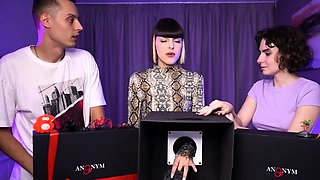 Sexy show with 2 beauties! Can you guess what they're