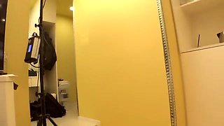 ショートヘア巨乳美女がテンション低めでチンポ咥え、無理やり挿入される強引エッチ