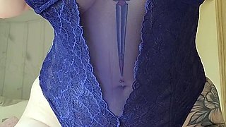 Big boob brunette masturbates on webcam