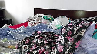 Amateur mom masturbates with her fingers inside until orgasm.