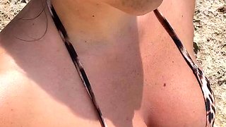Big boob brunette masturbates on webcam
