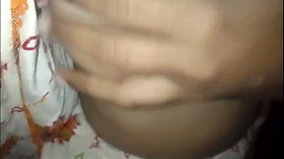 Desi Solo video Girl showed her boobs and pussy on camera