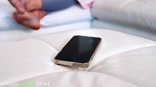 Horny Housewife Aseduces The Home Doctor