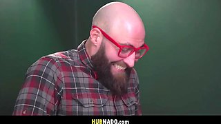 Celeb Hook-up Chick - Nuria Millan, Jonny Oblong - Lina Paige