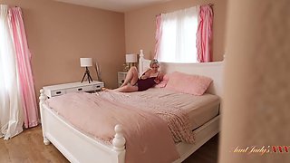 Hot blondie mommy POV xxx story