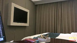 Li Xunhuan Tanhua made an appointment with a slim girl in white coat