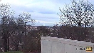 Hunt4k. rothaarige für geld vor ihrem freund gefickt