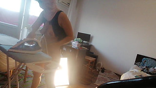 Sexy wife doing chores in the house naked. Cum on wife's big ass. Hot foreplay with a couple, oil massage on the body.