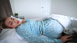 Step Mom Jenny Lux Wakes Me Up With A Hot Blowjob & Creampie
