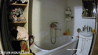 Chubby amateur nude on hidden cam