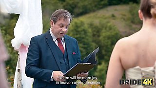 Pure queen - sex in public action - Bride 4K
