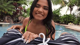 Summer Col enjoys while her dripping cunt is being licked