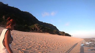 Big ass Thai amateur GF beach visit and homemade sex tape