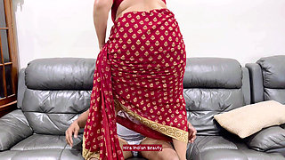 Erotic Saree Romance: Aunty's Standing Face Fucking & Intense Pussy Eating - Loud Moans