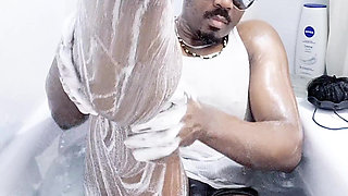 I wash my body in the bath (2) (2025)