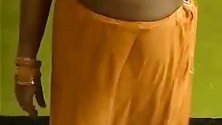Madurai hot aunty boobs pressing with tamil audio