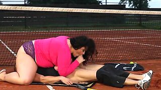 Chunky bbw sixtynining on the tennis court