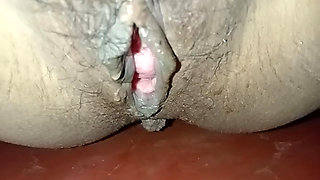Desi bhabhi of the village went to the bathroom and spilled her water, sexy video of desi bhabhi, hot sexy desi bhabhi's video.