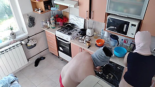Hot amateur couple having fun in the kitchen. Sexy mom having breakfast in the bedroom, hairy pussy, big tits, big ass.