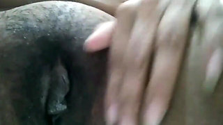 Indian Mallu Maid with Red Bra Masturbates in the Morning