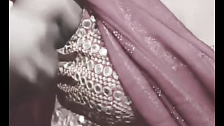Desi mature aunty open bra...