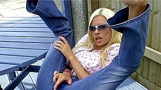 Platinum-blonde milf pees in her denim jeans outdoors