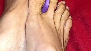 2.melove Playing with Her Dildo Friend with Her Small Feet