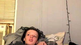 Amateur Foot Fetish Girlfriend Sucks and gives a Footjob