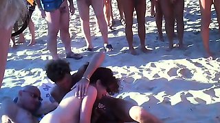 Amateur women fuck guy in amateur group sex porn