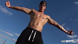 Kent Mills In His Sexy Muscular Twink Body And Jerks Off