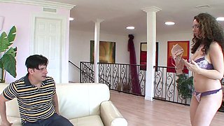 BIG ASS MILF CRAVES YOUNG COCK