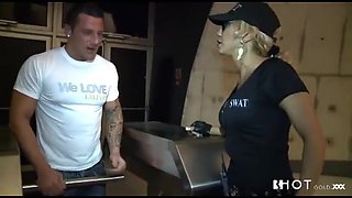 Hot Cop - HotGold