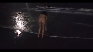 Hottie Walking Naked on the Beach, I Took Her to the Rocks and Fucked Her Until I Came Inside! See the Full Video on Sheer