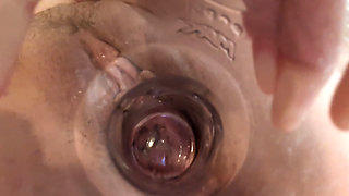Stretching my cunt, look inside