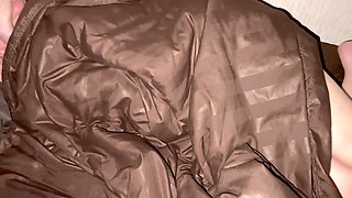 I Came to My Stepmother's Room at Night, Touched Her Breasts, and She Jerked off My Cock Coolly!