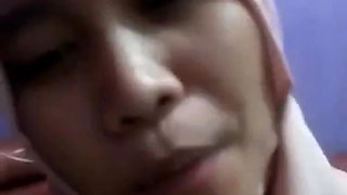 Plug the Vaginal Hole Until It Comes Out