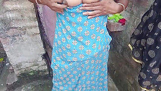 bhabhi khana banane ke time peshab kar diya