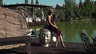 Pretty fashionista seduces while masturbating her clit