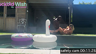 Lumacarie Gets Fuck at Swiming Pool