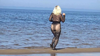 Black style - on the beach with nylon tights