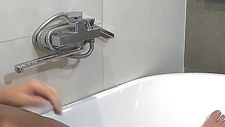 Fucking My Lover in the Bath and Have a Nice Orgasm on His Dick