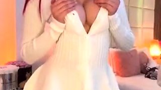 Redhead babe masturbates in the bathtube