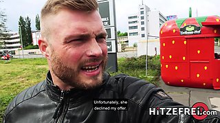 The MILF Hunter hunts down a raunchy Gothic MILF and bangs her in his fuck flat - Hitzefrei