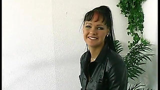 Brunette hottie takes big dildo