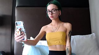 Young amateur teen in solo masturbation getting kinky