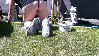 Hot German MILF SimoneLive1 Naked Behind Hedge - Amateur Outdoor Peeping