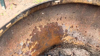 PISSING PUSSY HANA SEXY IN COLD AIR RECORD VIDEO PISS ON THE FIRE TANK